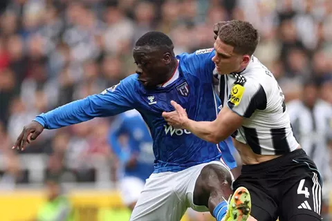 في اللحظات الأخيرة.. سندرلاند يخطف فوزًا ثميًنا أمام نيوكاسل يونايتد بالدوري الإنجليزي